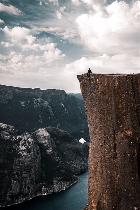 People Sitting on the Edge of a Cliff · Free Stock Photo