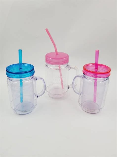 PLASTIC DRINKING CUPS WITH STRAWS | EstateSales.org