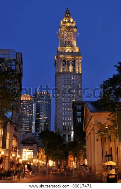 15 Quincy Market Boston Night People Images, Stock Photos & Vectors ...