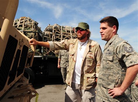 USO brings Toby Keith to Manas > U.S. Air Forces Central > News