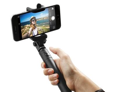 The 5 Best Selfie Sticks to Buy in 2018