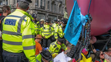 London climate-change protesters vow to continue blockades | Fox News