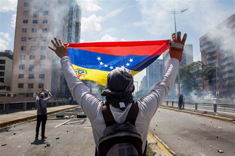 Venezuela tem nova jornada de violentos protestos contra Maduro ...