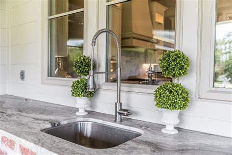 How to Choose an Outdoor Kitchen Sink for Your Home [Buying Guide] - Facets of Lafayette