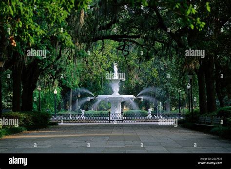 Historic Fountain in Forsyth Park, Savannah, Georgia, USA Stock Photo ...