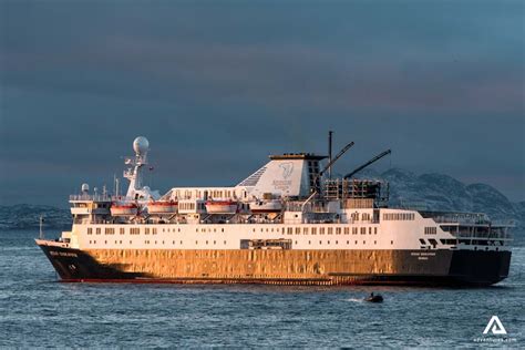 Arctic Expedition Cruises Ocean Endeavour Ship | Adventures.com