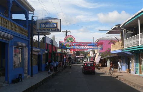 File:Bluefields street.JPG