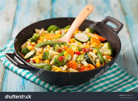 1 Wok vegetales Images, Stock Photos & Vectors | Shutterstock