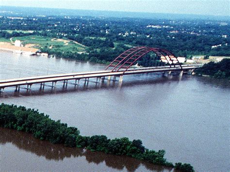 Jefferson Barracks Bridge (Saint Louis/Columbia, 1983) | Structurae