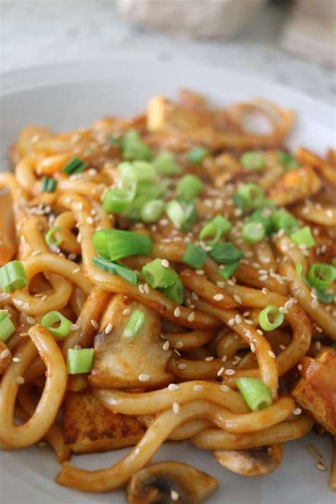 5 Minute Spicy Udon Noodle Recipe | Cheap Lazy Vegan