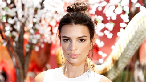 Emily Ratajkowski Just Got Married in a Surprise Courthouse Ceremony ...