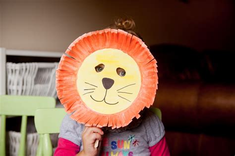 Paper plate lion’s mask | Sunday school crafts, Paper plate masks, Lion craft