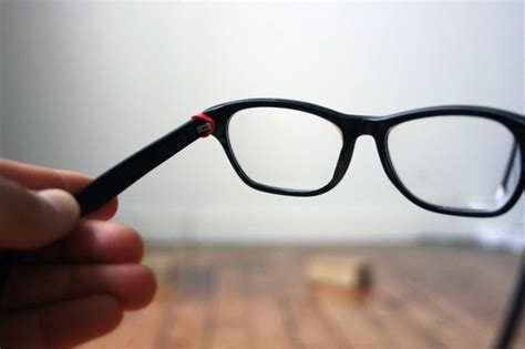 How to Tighten Loose Glasses | LEAFtv