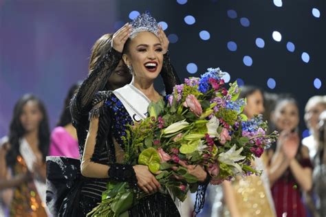 Miss USA R’Bonney Gabriel crowned Miss Universe 2022