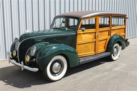 1938 FORD 4 DOOR WOODY WAGON - Front 3/4 - 181059