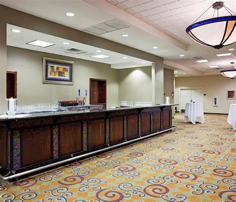 Amenities & Services - Holiday Inn Conference Center Marshfield