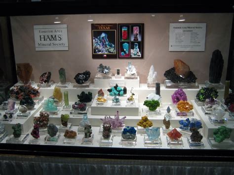 Where to Find Rocks | Best Practices Guide to Gem Show Display Case Design