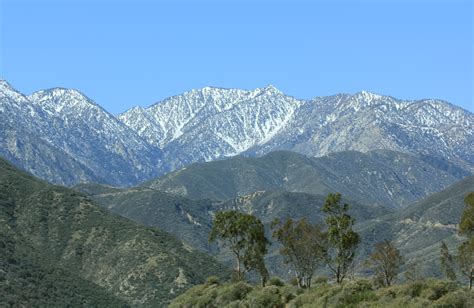 File:San Gabriel Mountains 2011.jpg - Wikipedia