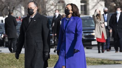 Kamala Harris' purple outfit made a poignant statement at Biden ...