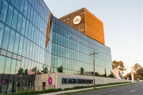 Deakin University | Deakin University expands Vice-chancellor's scholarship programme ...