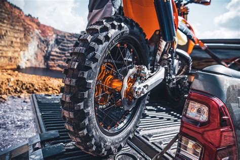 FRESH IN DEALERS: THE 2022 KTM EXC RANGE IS READY TO MASTER ALL EXTREMES - KTM PRESS CENTER