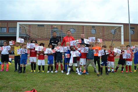 Charlton Athletic players help relaunch children’s activity sessions ...