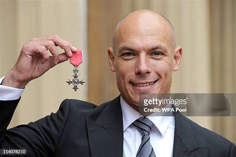 Howard Webb Referee Photos and Premium High Res Pictures - Getty Images