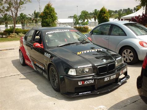 Long's Photo Gallery: BMW E36 Race Car