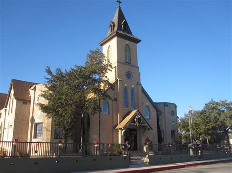 File:Sacred Heart Catholic Church in Floresville, TX IMG 2698.JPG - Wikimedia Commons