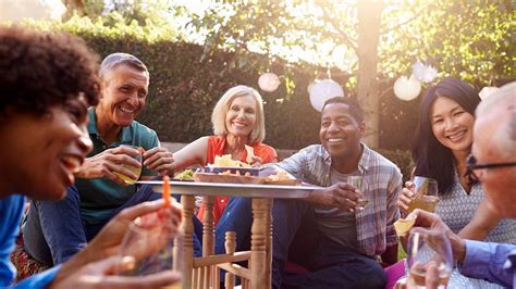 How to Throw an Allergy-Friendly Outdoor Party | Everyday Health