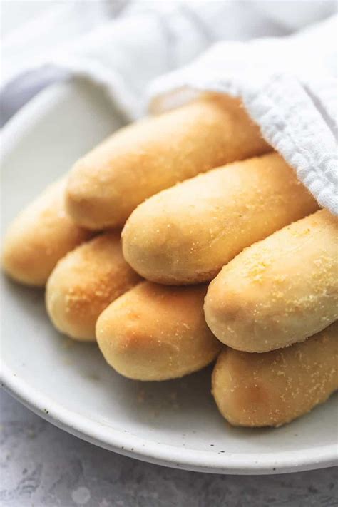 Olive Garden Breadsticks - Creme De La Crumb