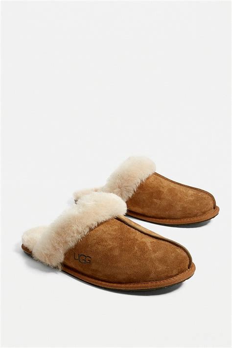 UGG Scuffette II Chestnut Slippers | Urban Outfitters UK