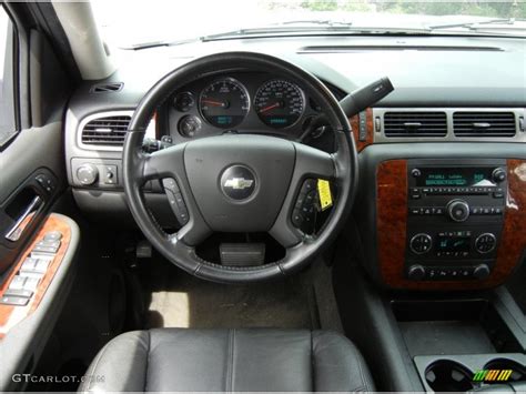 2007 Chevrolet Tahoe LTZ Dashboard Photos | GTCarLot.com