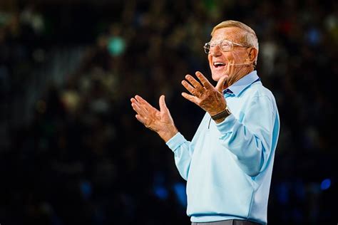 College football legend Lou Holtz talks career, faith, and the right ...