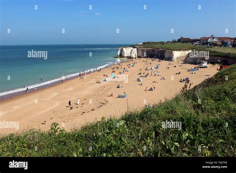 Botany Bay, Broadstairs, Kent, England. 25th May 2019. A lovely warm and sunny day on the beach ...