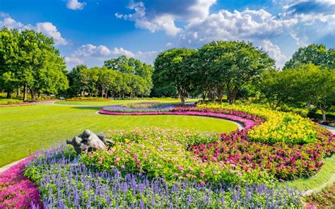 Visit The Dallas Arboretum and Botanical Garden