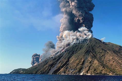 Sicilians dive into sea to escape Stromboli volcano eruption