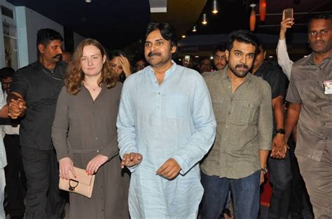 Pawan Kalyan And Family - Pawan kalyan with dana marks. - Ruko Torine