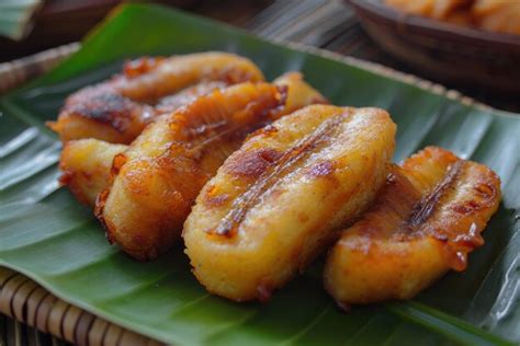 Premium Photo | Fried banana on banana leaf plate Tropical dessert