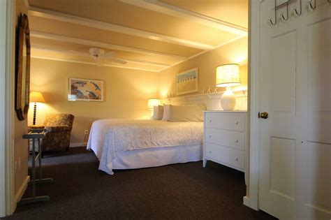 Cape Cod Inn On The Beach- Nauset Suite | Ship's Knees Inn Orleans, Ma