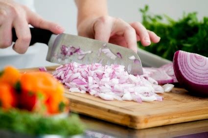 10 Tips For Chopping Onions Without Shedding A Tear : TipNut.com