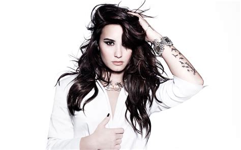 Demi Lovato Laptop Wallpapers on WallpaperDog