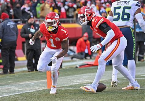 Chiefs' Jerick McKinnon sets milestone with TD reception