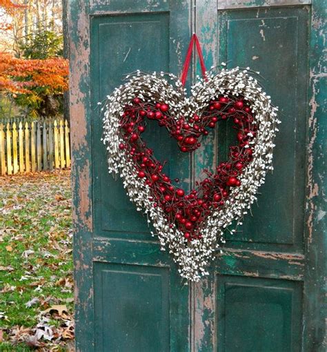 34 Inspiring Outdoor Valentine Decor Ideas That You Definitely Like - HMDCRTN