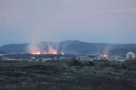 Volcano eruption near Grindavík: Lava reaches town, passengers capture ...