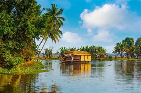 Kerala is a South Indian paradise boasting exotic, intoxicating beauty and fascinating history ...