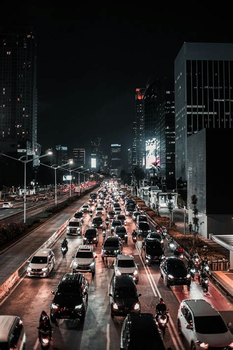 Traffic on road in modern city · Free Stock Photo
