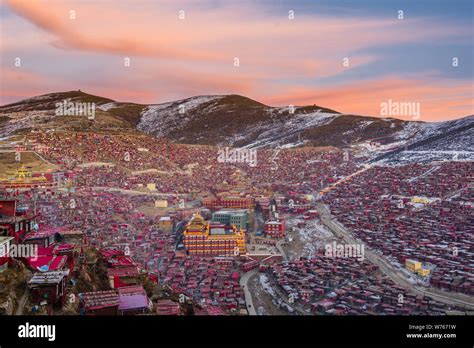 Aerial view of the campus of Serthar Institute, known as Larung Gar ...