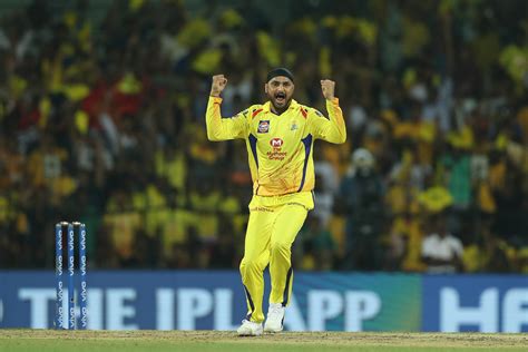 CSK's Harbhajan Singh roar against RCB to win in IPL 2019 - Live ...