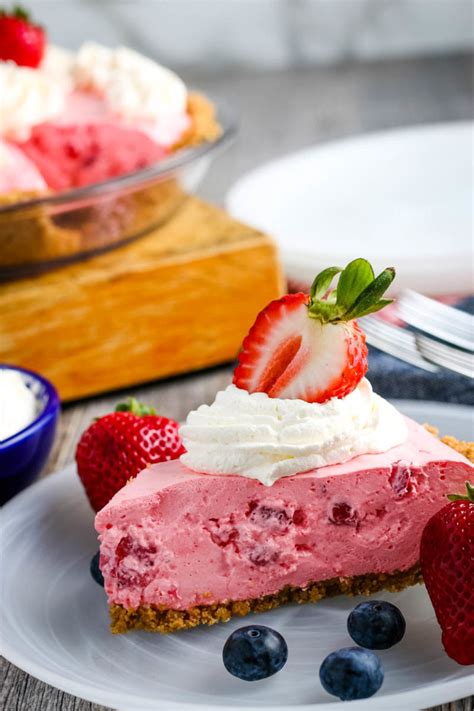 Strawberry Cool Whip Pie No Bake Dessert | Flour on My Fingers